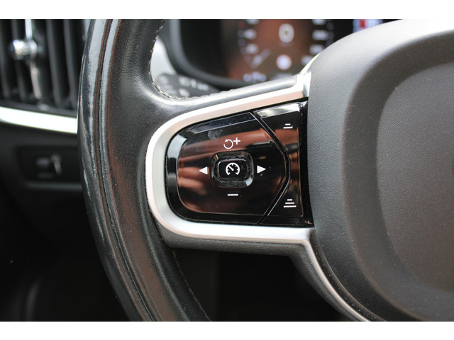 Volvo V90 2.0 T4 Momentum , Automaat, Leder, Trekhaak, Dakrails, Navi, Stoel Stuurverwarming, Camera, Adap.Cruise, Apple Carplay & Android