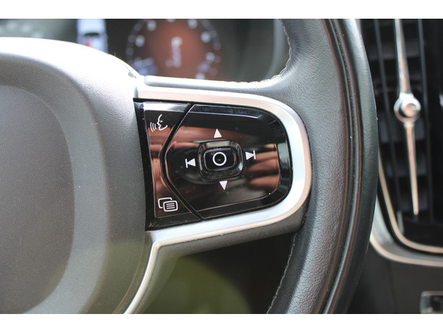 Volvo V90 2.0 T4 Momentum , Automaat, Leder, Trekhaak, Dakrails, Navi, Stoel Stuurverwarming, Camera, Adap.Cruise, Apple Carplay & Android
