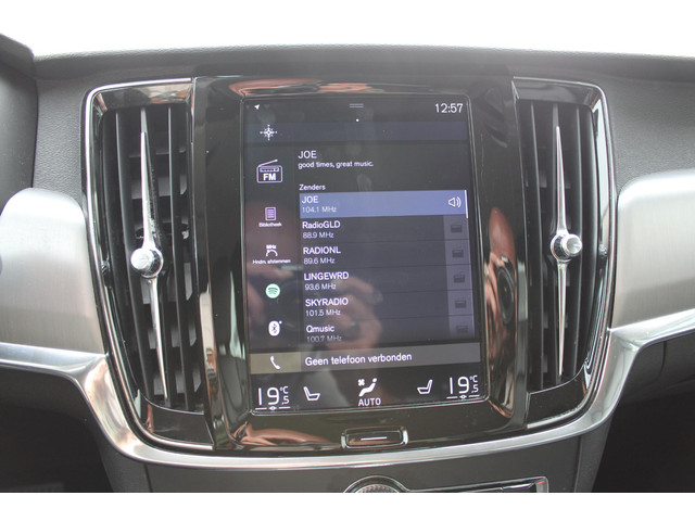 Volvo V90 2.0 T4 Momentum , Automaat, Leder, Trekhaak, Dakrails, Navi, Stoel Stuurverwarming, Camera, Adap.Cruise, Apple Carplay & Android