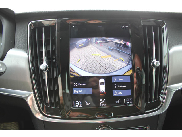 Volvo V90 2.0 T4 Momentum , Automaat, Leder, Trekhaak, Dakrails, Navi, Stoel Stuurverwarming, Camera, Adap.Cruise, Apple Carplay & Android