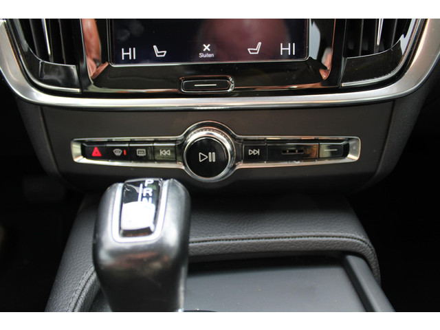 Volvo V90 2.0 T4 Momentum , Automaat, Leder, Trekhaak, Dakrails, Navi, Stoel Stuurverwarming, Camera, Adap.Cruise, Apple Carplay & Android