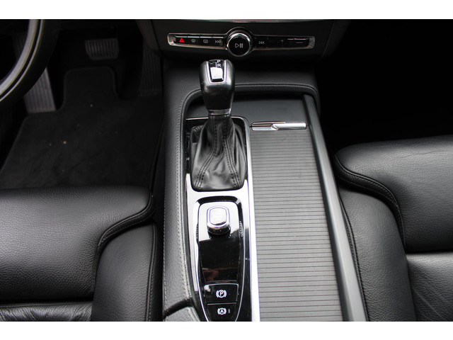 Volvo V90 2.0 T4 Momentum , Automaat, Leder, Trekhaak, Dakrails, Navi, Stoel Stuurverwarming, Camera, Adap.Cruise, Apple Carplay & Android