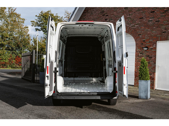 Volkswagen Crafter 2.0 TDI L4H3 140PK Trendline Cruise Control Airco Volkswagen Crafter 35 2.0 TDI EURO VI