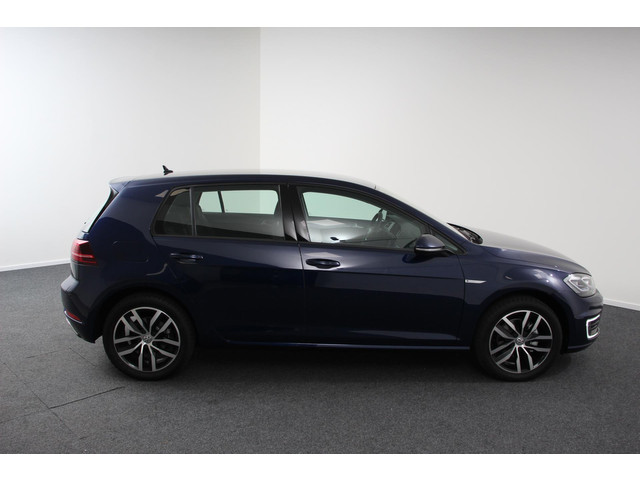 volkswagen-e-golf-edition---navigatie---digitale-cockpit---apple-carplay-android-auto---bluetooth---cruise-control-adaptive---lichtmetalen-velgen-