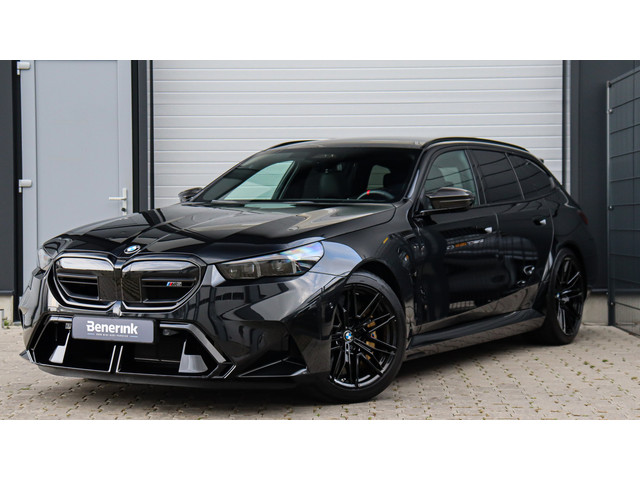 bmw-m5-touring---m-drivers-pack---keramisch---comfort-pack---trekhaak---carbon---panoramadak---head-up