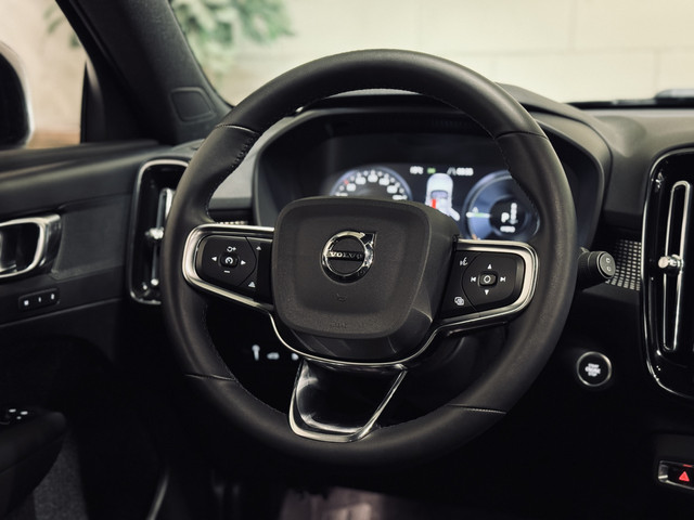 volvo-xc40-1.5-t5-recharge-r-design---20---panorama---camera-.