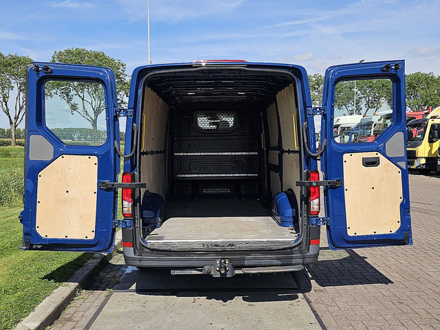Volkswagen Crafter 35 2.0 TDI L3H2 Airco, Navi, Trekhaak, Carplay, 3 Zits, Euro6, 140 PK!
