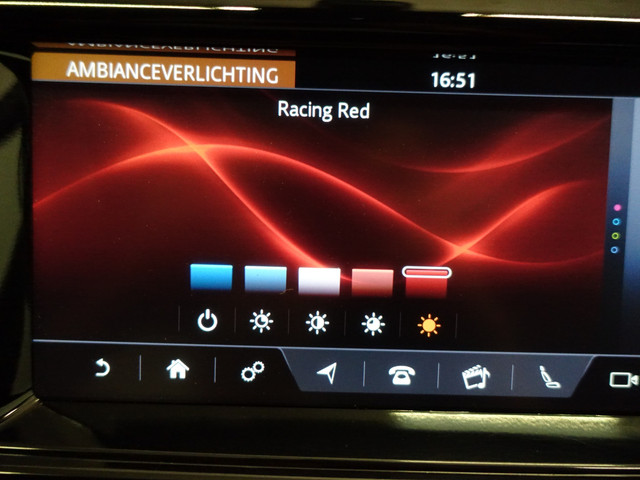 Land Rover Discovery 3.0 Td6 HSE Grijskenteken- Panoramadak, Memory, Meridian, Virtual Cockpit, Stoelverkoeling, Camera, Carplay, Sfeerverlichting