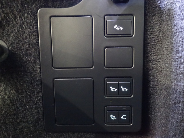 Land Rover Discovery 3.0 Td6 HSE Grijskenteken- Panoramadak, Memory, Meridian, Virtual Cockpit, Stoelverkoeling, Camera, Carplay, Sfeerverlichting