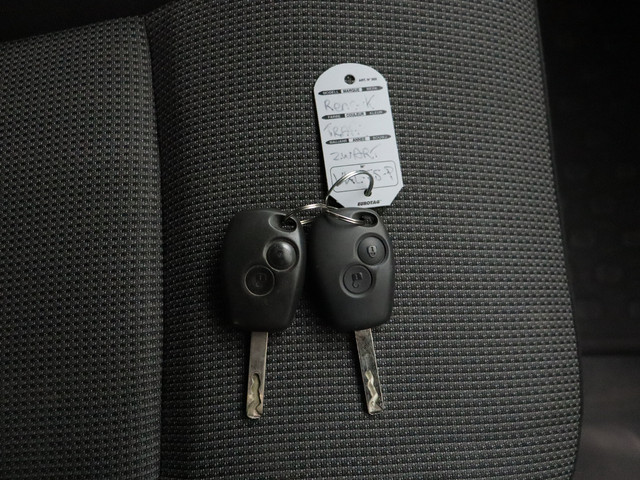 Renault Trafic 2.0DCi 120PK Black Edition | Navigatie | Airco | Cruise | 3-Persoons | Trekhaak