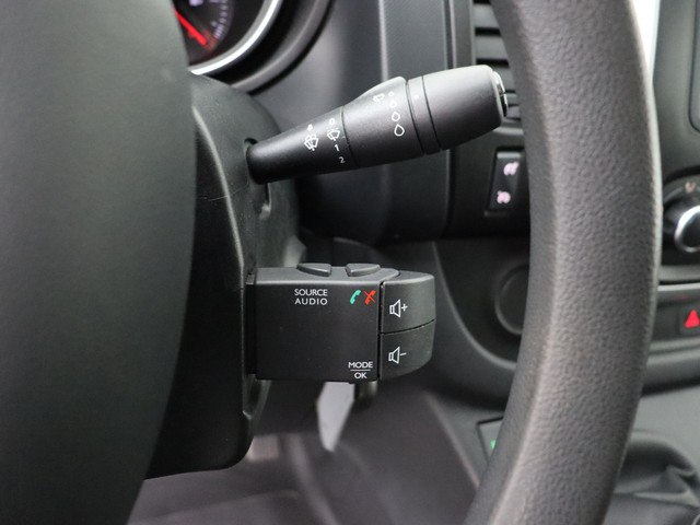 Renault Trafic 2.0DCi 120PK Black Edition | Navigatie | Airco | Cruise | 3-Persoons | Trekhaak