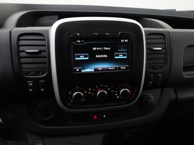 Renault Trafic 2.0DCi 120PK Black Edition | Navigatie | Airco | Cruise | 3-Persoons | Trekhaak
