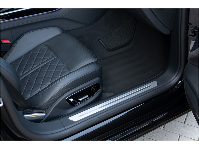 Audi A8 60 TFSI e quattro S-Line S-stoelen Pano B&O 360 Head Up Keyless Softclose Matrix Massage ACC