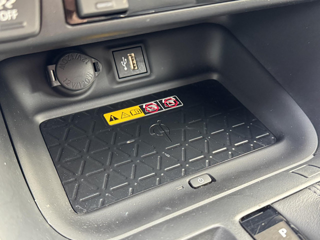 Toyota RAV4 2.5 HYBRID BI-TONE JBL-AUDIO PARKCAMERA EL-KLEP APPLE ANDROID STOEL STUURVERW. KEYLESS