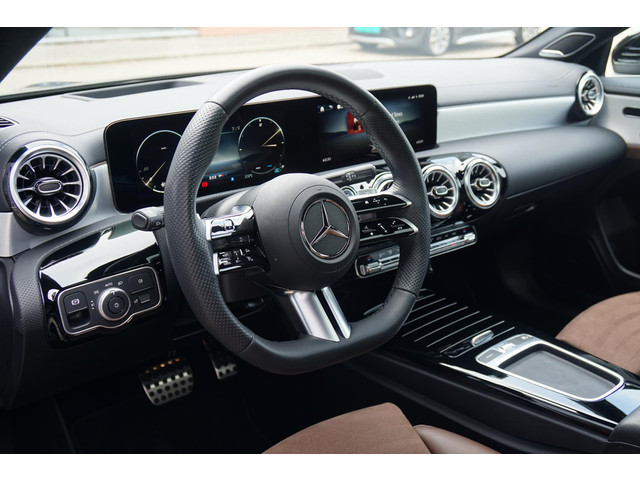 Mercedes-Benz CLA Shooting Brake 180 AMG Line + 360° CAMERA   HEAD-UP   BURMESTER   MEMORY