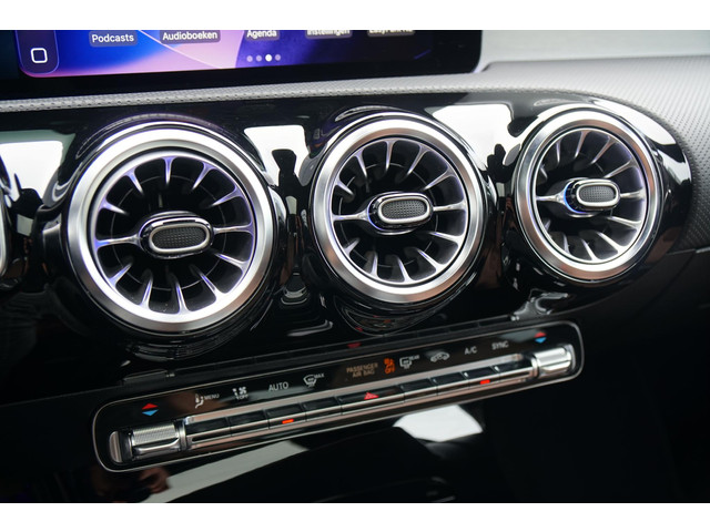 Mercedes-Benz CLA Shooting Brake 180 AMG Line + 360° CAMERA   HEAD-UP   BURMESTER   MEMORY