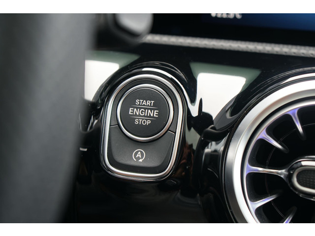 Mercedes-Benz CLA Shooting Brake 180 AMG Line + 360° CAMERA   HEAD-UP   BURMESTER   MEMORY