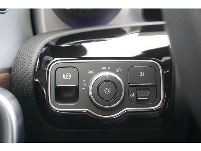 Mercedes-Benz CLA Shooting Brake 180 AMG Line + 360° CAMERA   HEAD-UP   BURMESTER   MEMORY