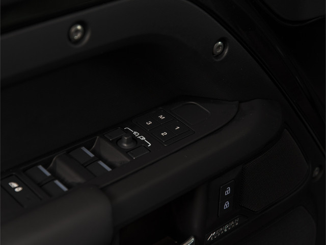 Land Rover Defender 110 2.0 P300e 110 X-Dynamic HSE HUD-PANO-MERIDIAN-22