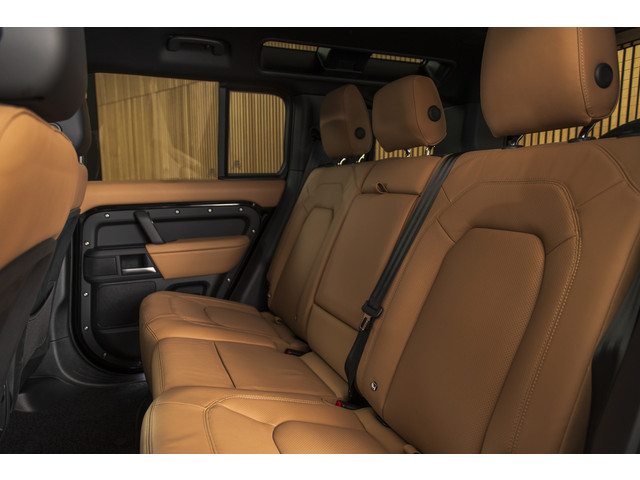 Land Rover Defender 110 2.0 P300e 110 X-Dynamic HSE BRUIN LEDER-22-HUD-PANO-MERIDIAN