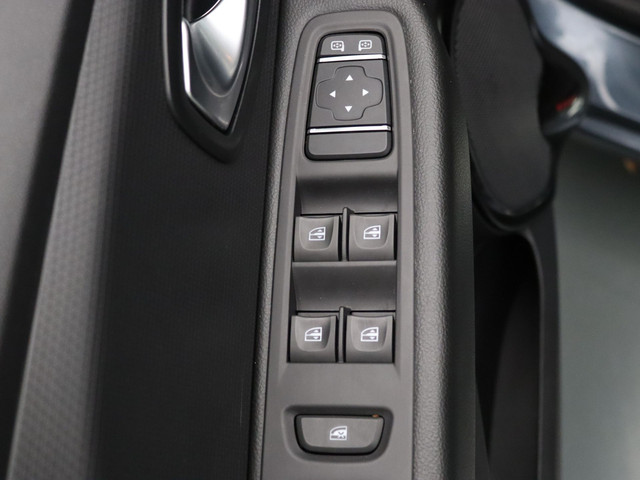 Renault Clio 90pk TCe Limited Airco | Cruise | Navi | Parkeersens. achter