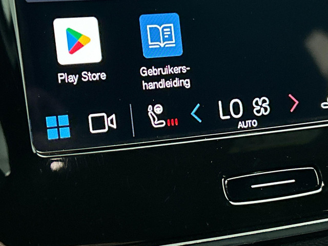 Volvo XC40 Recharge Plus 70 kWh | Navigatie | Apple Carplay Android Auto | Climate control | Camera | Led | Parkeer sensoren | Virtual Cock