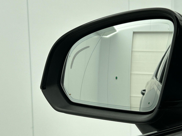 Volvo XC40 Recharge Plus 70 kWh | Navigatie | Apple Carplay Android Auto | Climate control | Camera | Led | Parkeer sensoren | Virtual Cock