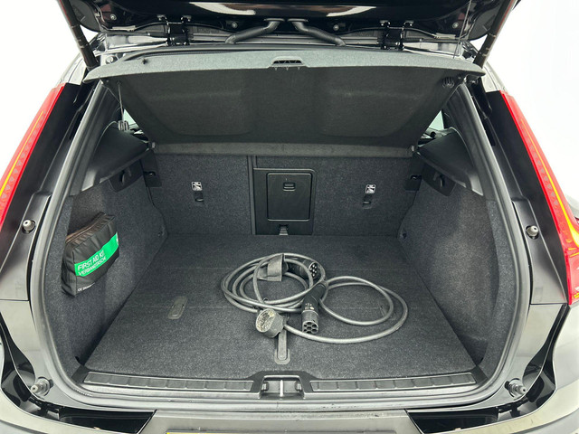 Volvo XC40 Recharge Plus 70 kWh | Navigatie | Apple Carplay Android Auto | Climate control | Camera | Led | Parkeer sensoren | Virtual Cock
