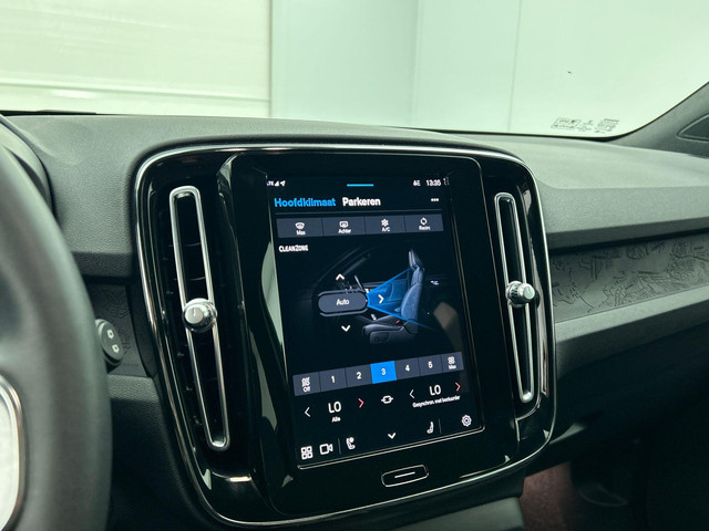 Volvo XC40 Recharge Plus 70 kWh | Navigatie | Apple Carplay Android Auto | Climate control | Camera | Led | Parkeer sensoren | Virtual Cock