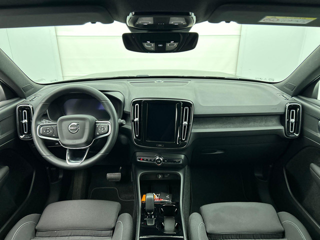 Volvo XC40 Recharge Plus 70 kWh | Navigatie | Apple Carplay Android Auto | Climate control | Camera | Led | Parkeer sensoren | Virtual Cock