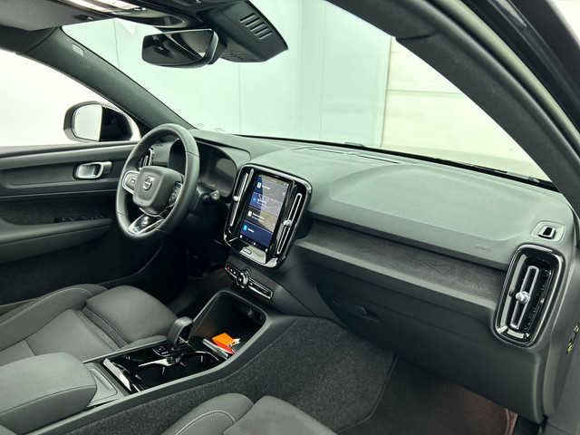 Volvo XC40 Recharge Plus 70 kWh | Navigatie | Apple Carplay Android Auto | Climate control | Camera | Led | Parkeer sensoren | Virtual Cock
