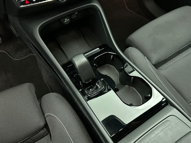 Volvo XC40 Recharge Plus 70 kWh | Navigatie | Apple Carplay Android Auto | Climate control | Camera | Led | Parkeer sensoren | Virtual Cock
