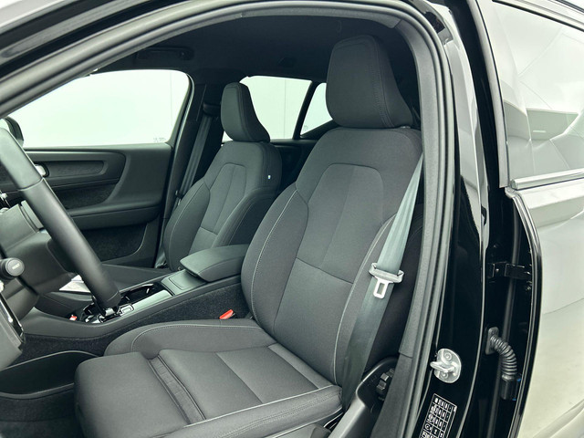 Volvo XC40 Recharge Plus 70 kWh | Navigatie | Apple Carplay Android Auto | Climate control | Camera | Led | Parkeer sensoren | Virtual Cock