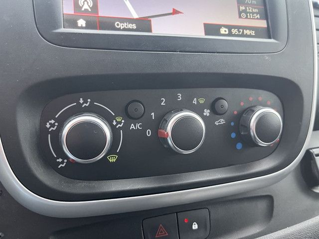 Renault Trafic 1.6 dCi E6 Comfort R-link 3 Zits Lease €251 p m Airco, Navi, PDC, Bedrijfsinrichting, Cruise controle.