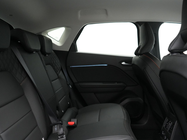 Renault Captur 1.6 E-Tech Initiale Paris Plug In Hybrid 160pk Dealer O.H PHEV | Adaptive Cruise | 360 Camera | Lederen Sportstoelen Verwarmd |