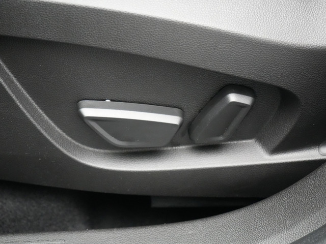 Renault Captur 1.6 E-Tech Initiale Paris Plug In Hybrid 160pk Dealer O.H PHEV | Adaptive Cruise | 360 Camera | Lederen Sportstoelen Verwarmd |