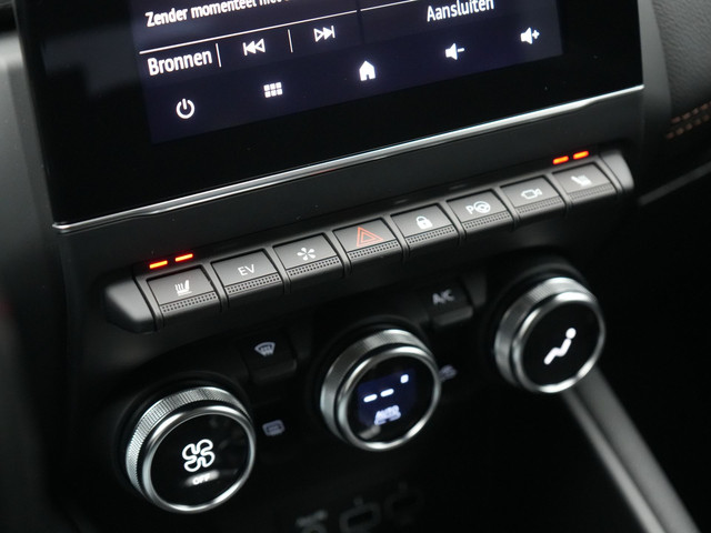 Renault Captur 1.6 E-Tech Initiale Paris Plug In Hybrid 160pk Dealer O.H PHEV | Adaptive Cruise | 360 Camera | Lederen Sportstoelen Verwarmd |