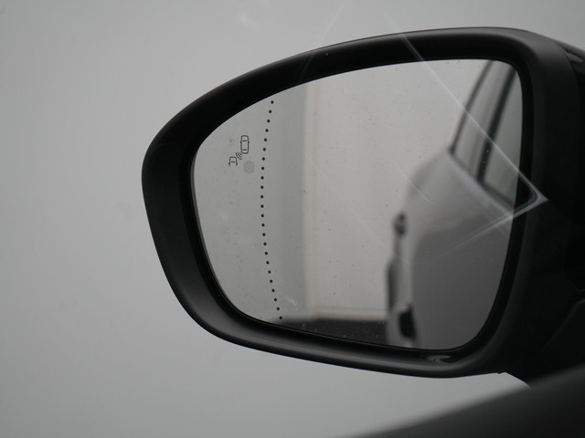 Renault Captur 1.6 E-Tech Initiale Paris Plug In Hybrid 160pk Dealer O.H PHEV | Adaptive Cruise | 360 Camera | Lederen Sportstoelen Verwarmd |