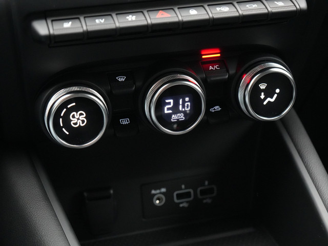 Renault Captur 1.6 E-Tech Initiale Paris Plug In Hybrid 160pk Dealer O.H PHEV | Adaptive Cruise | 360 Camera | Lederen Sportstoelen Verwarmd |