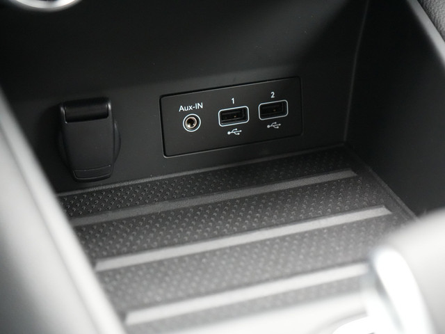 Renault Captur 1.6 E-Tech Initiale Paris Plug In Hybrid 160pk Dealer O.H PHEV | Adaptive Cruise | 360 Camera | Lederen Sportstoelen Verwarmd |
