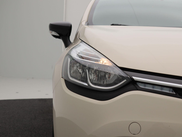 Renault Clio Estate 0.9 TCe Expression | Trekhaak | Airco | Cruise Control | Privacy Glass | Navigatiesysteem | Bluetooth | 16 Inch | 68.444