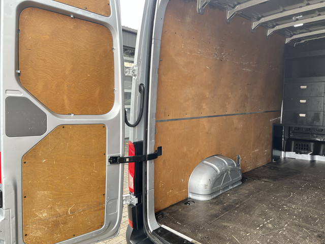 Volkswagen Crafter 35 2.0 TDI L3H3 L2H2 Airco Cruise controle Camera Telefoonverbinding Parkeersensoren voor en achter Imperiaal Kastinrichting Lan