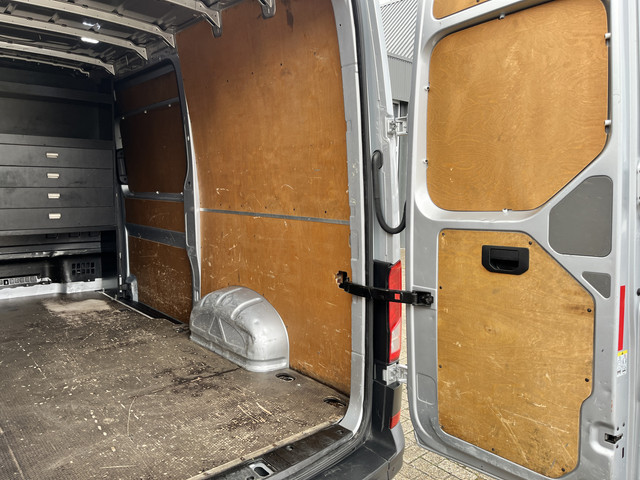 Volkswagen Crafter 35 2.0 TDI L3H3 L2H2 Airco Cruise controle Camera Telefoonverbinding Parkeersensoren voor en achter Imperiaal Kastinrichting Lan