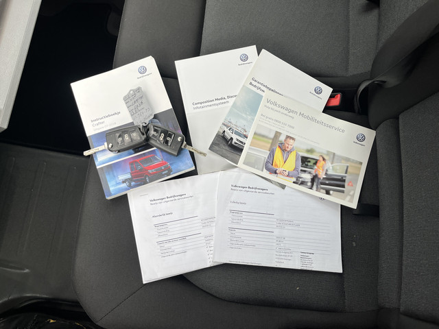 Volkswagen Crafter 35 2.0 TDI L3H3 L2H2 Airco Cruise controle Camera Telefoonverbinding Parkeersensoren voor en achter Imperiaal Kastinrichting Lan