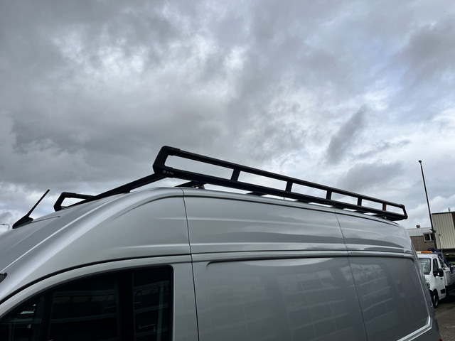 Volkswagen Crafter 35 2.0 TDI L3H3 L2H2 Airco Cruise controle Camera Telefoonverbinding Parkeersensoren voor en achter Imperiaal Kastinrichting Lan