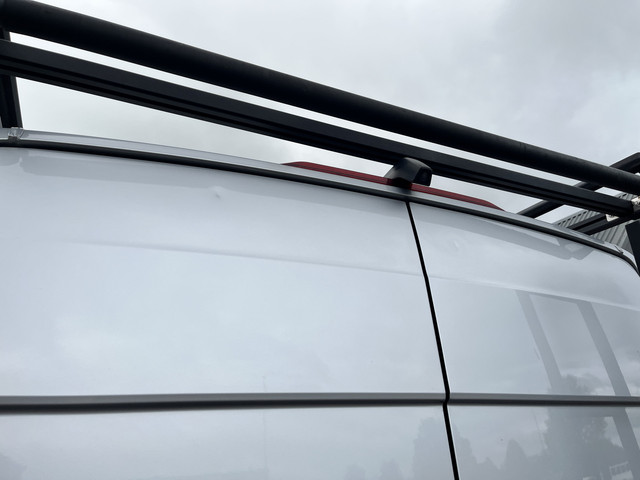 Volkswagen Crafter 35 2.0 TDI L3H3 L2H2 Airco Cruise controle Camera Telefoonverbinding Parkeersensoren voor en achter Imperiaal Kastinrichting Lan