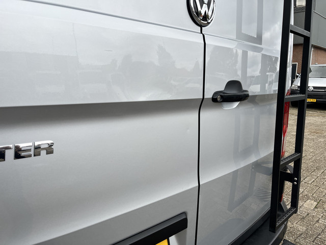 Volkswagen Crafter 35 2.0 TDI L3H3 L2H2 Airco Cruise controle Camera Telefoonverbinding Parkeersensoren voor en achter Imperiaal Kastinrichting Lan