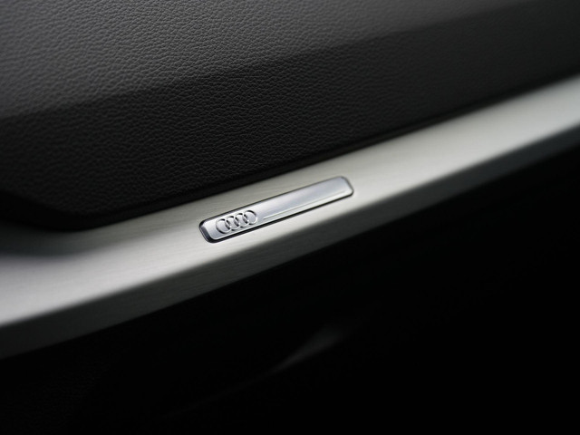 Audi Q2 35 TFSI 150 pk S-tronic S Edition   S-Line | Trekhaak | Matrix LED | Achteruitrijcamera | Navigatie | Stoelverwarming | Adaptive