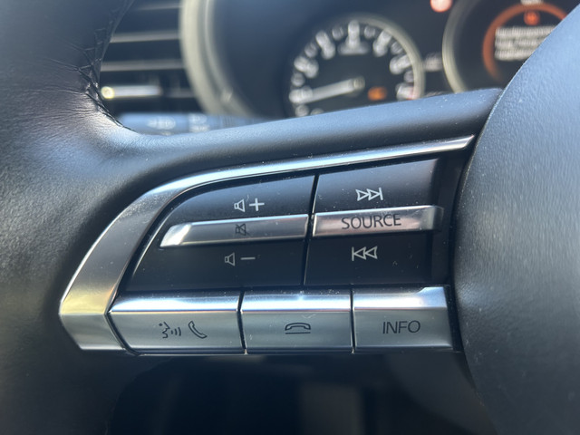 Mazda 3 2.0 e-SkyActiv-G M Hybrid 122 Luxury    FULL LED    NAVI + CARPLAY    ADAPTIV CRUISE    HUD    BOSE AUDIO    360 CAMERA