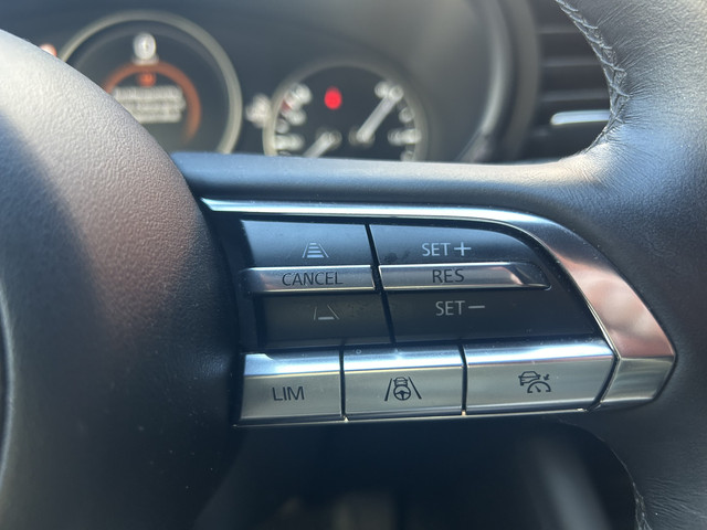 Mazda 3 2.0 e-SkyActiv-G M Hybrid 122 Luxury    FULL LED    NAVI + CARPLAY    ADAPTIV CRUISE    HUD    BOSE AUDIO    360 CAMERA